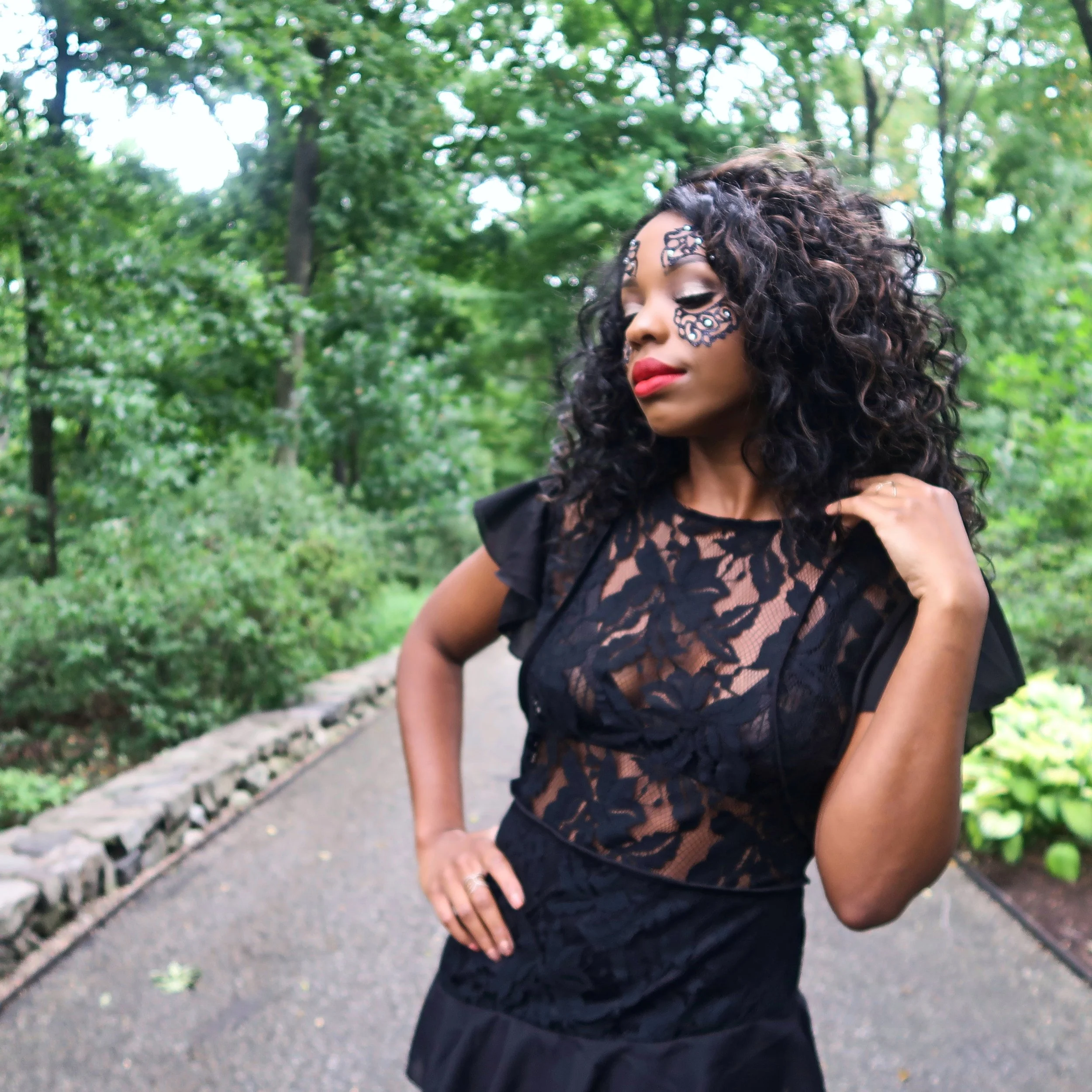 Getting Halloween Glam with Pretty Little Thing Malikah Kelly